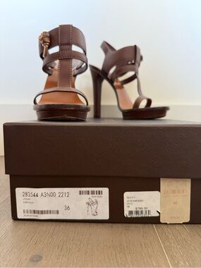 Gucci Brown Leather Strappy Women’s Sandals with Gold Buckle, Bamboo detailing
